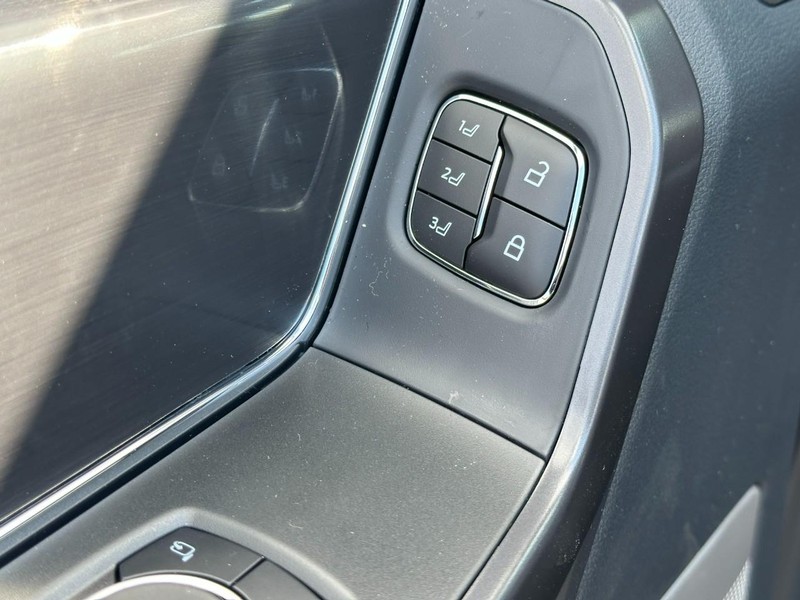 Ford F-150 Vehicle Full-screen Gallery Image 10