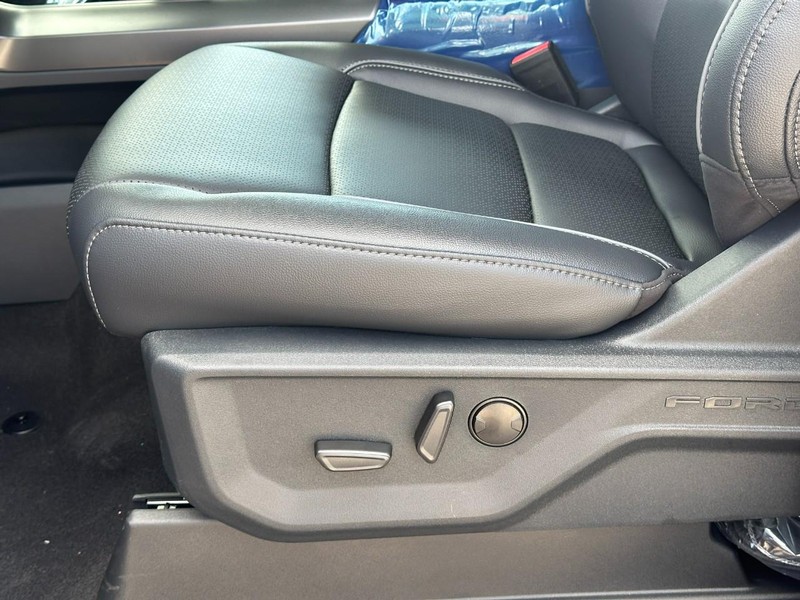 Ford F-150 Vehicle Full-screen Gallery Image 11