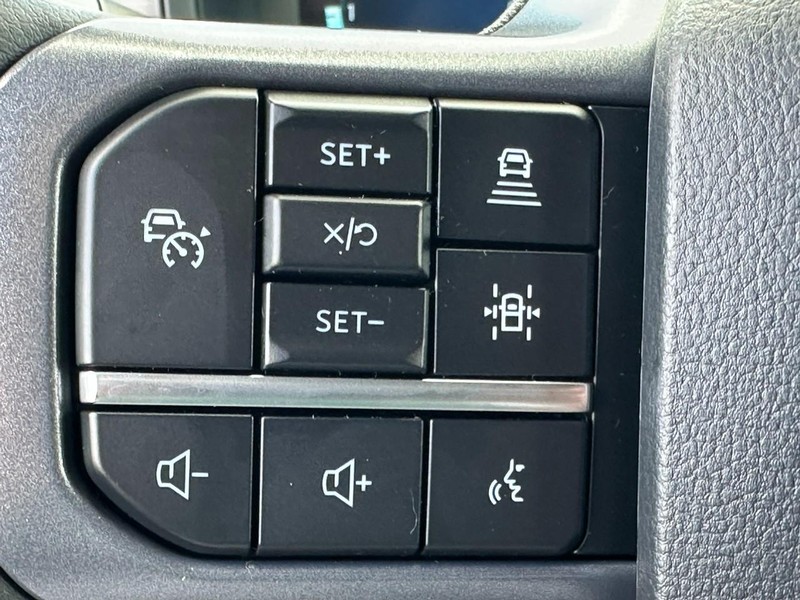 Ford F-150 Vehicle Full-screen Gallery Image 12