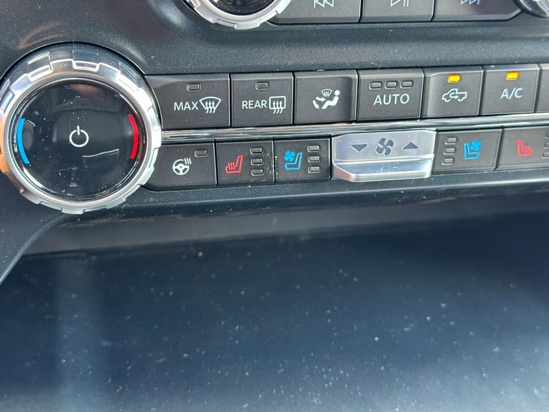 Ford F-150 Vehicle Full-screen Gallery Image 16