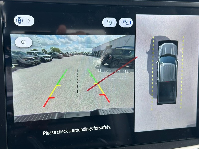 Ford F-150 Vehicle Full-screen Gallery Image 17