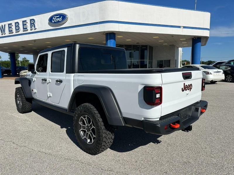 Jeep Gladiator Vehicle Full-screen Gallery Image 3