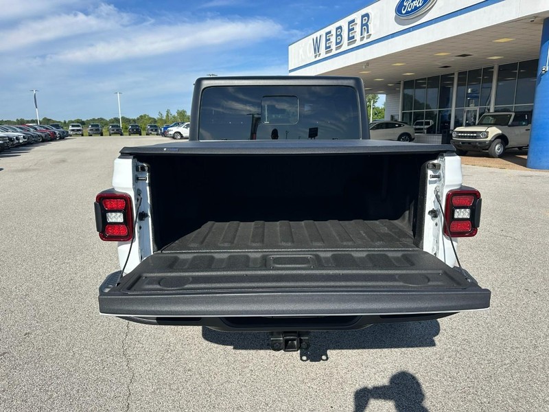 Jeep Gladiator Vehicle Full-screen Gallery Image 5