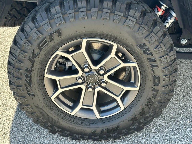 Jeep Gladiator Vehicle Full-screen Gallery Image 7