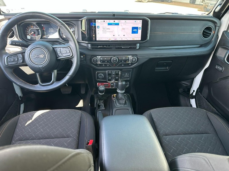 Jeep Gladiator Vehicle Full-screen Gallery Image 11