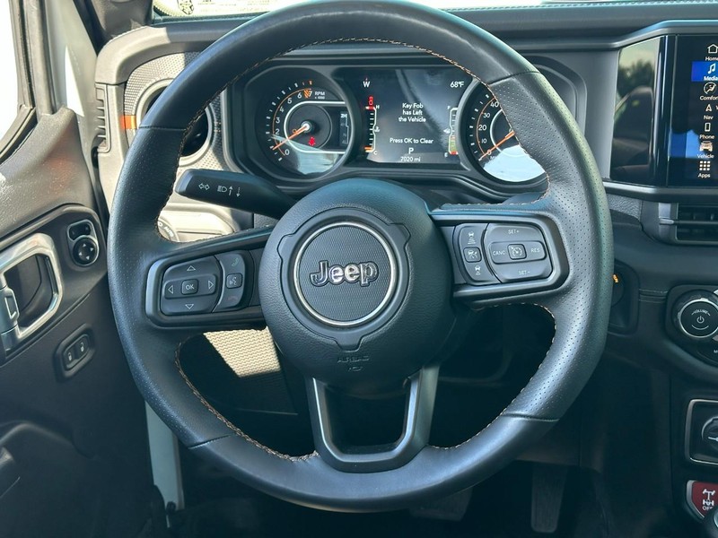 Jeep Gladiator Vehicle Full-screen Gallery Image 12