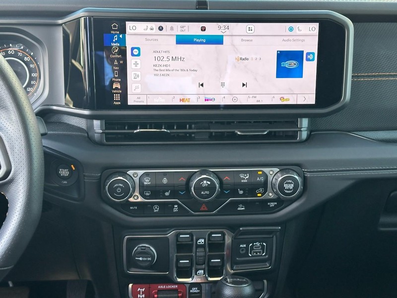 Jeep Gladiator Vehicle Full-screen Gallery Image 13