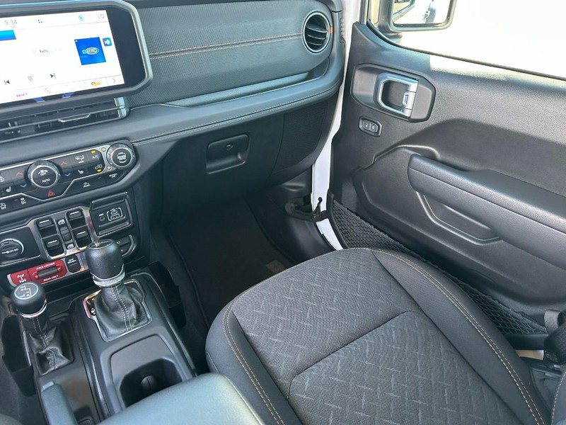 Jeep Gladiator Vehicle Full-screen Gallery Image 15