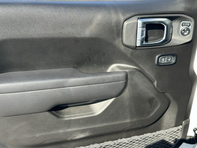 Jeep Gladiator Vehicle Full-screen Gallery Image 16