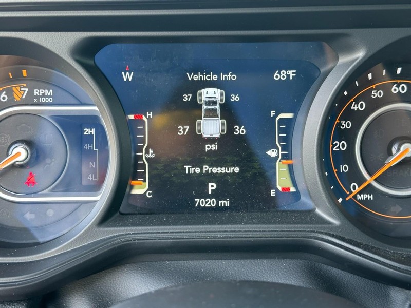 Jeep Gladiator Vehicle Full-screen Gallery Image 20