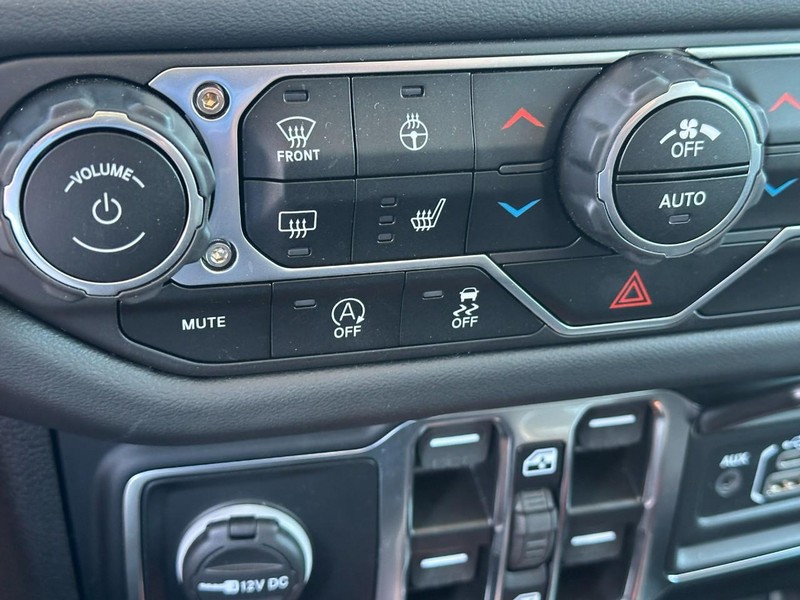 Jeep Gladiator Vehicle Full-screen Gallery Image 21