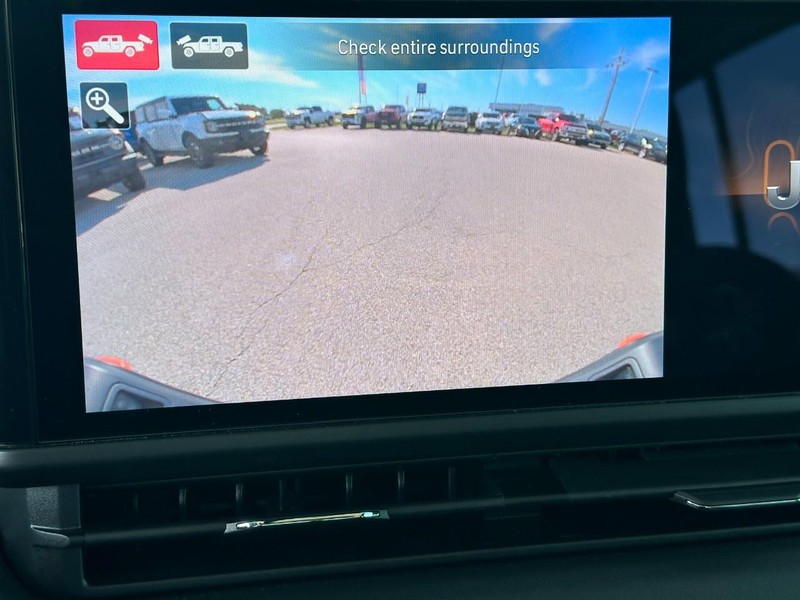 Jeep Gladiator Vehicle Full-screen Gallery Image 22