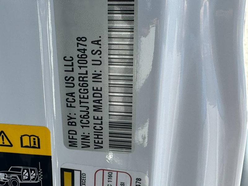 Jeep Gladiator Vehicle Full-screen Gallery Image 23