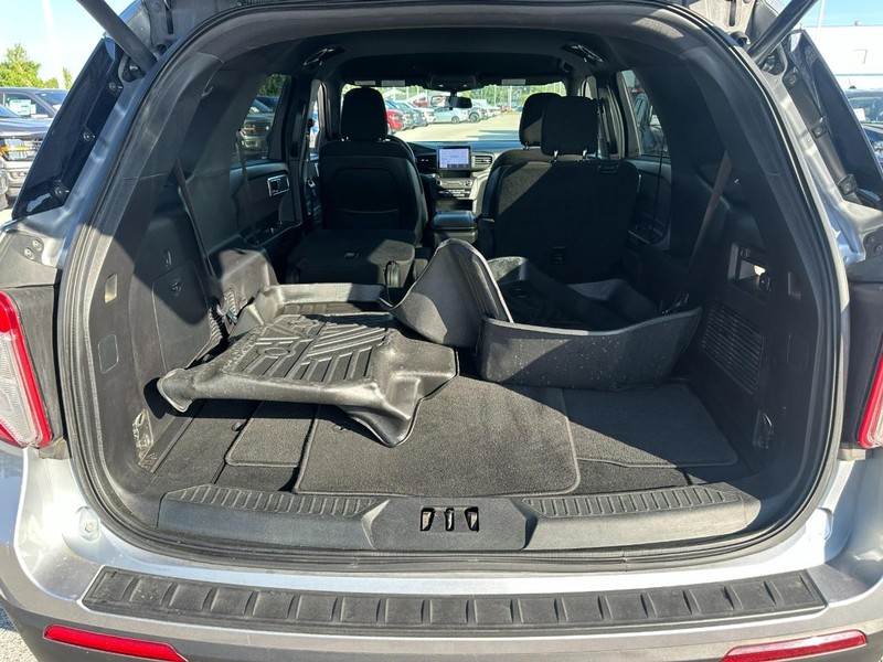 Ford Explorer Vehicle Full-screen Gallery Image 5