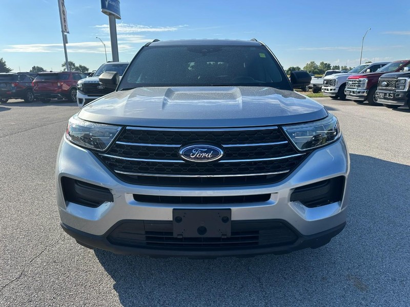 Ford Explorer Vehicle Full-screen Gallery Image 9