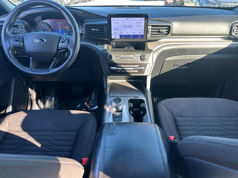 Ford Explorer Vehicle Full-screen Gallery Image 11