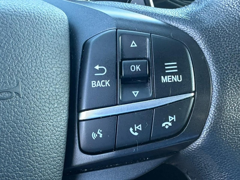 Ford Explorer Vehicle Full-screen Gallery Image 19