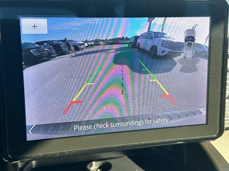 Ford Explorer Vehicle Full-screen Gallery Image 21