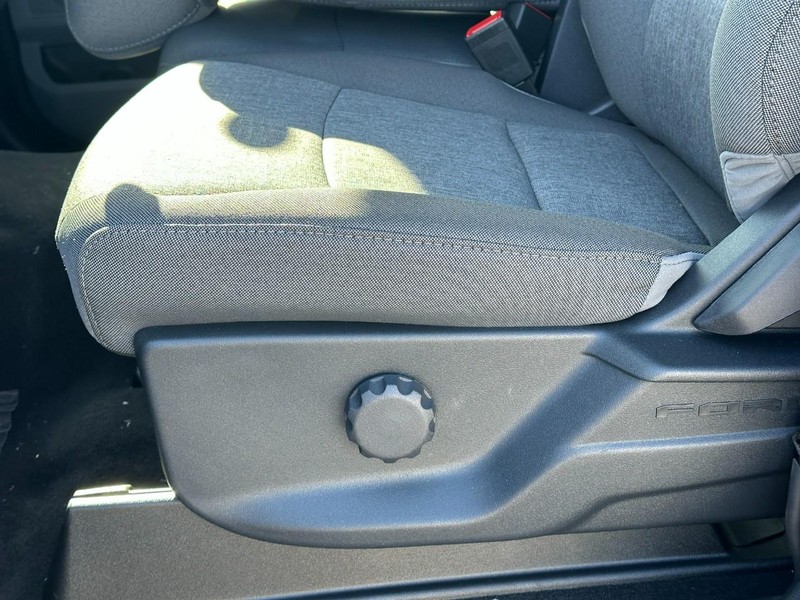 Ford Super Duty F-250 SRW Vehicle Full-screen Gallery Image 10