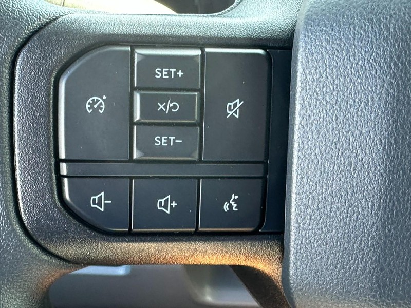 Ford Super Duty F-250 SRW Vehicle Full-screen Gallery Image 11