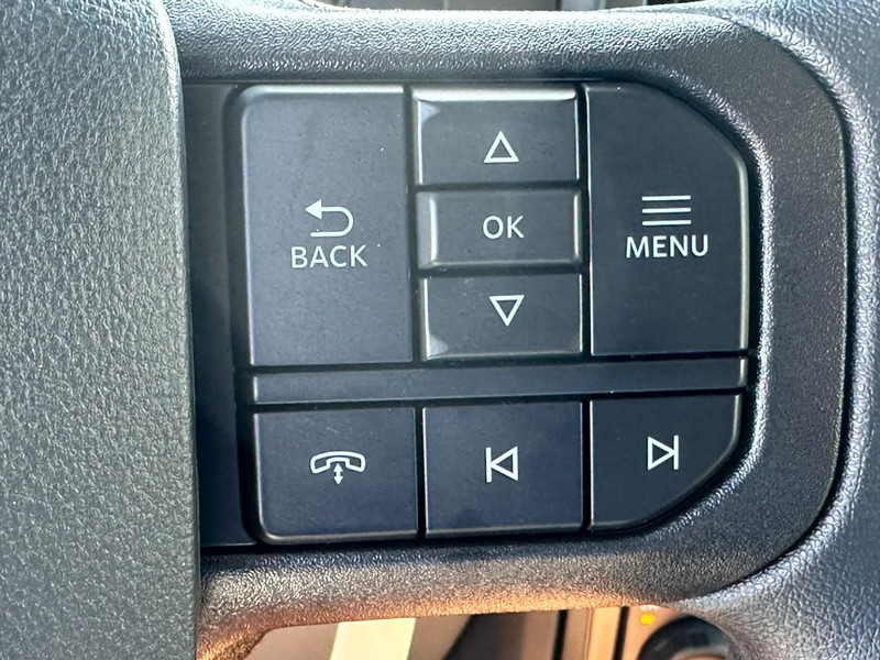 Ford Super Duty F-250 SRW Vehicle Full-screen Gallery Image 12