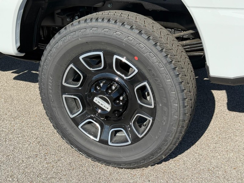 Ford Super Duty F-350 SRW Vehicle Full-screen Gallery Image 4