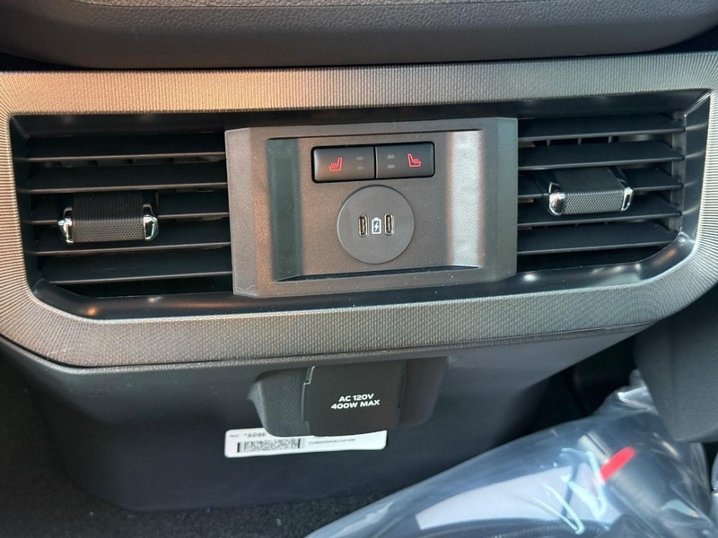 Ford Super Duty F-350 SRW Vehicle Full-screen Gallery Image 7