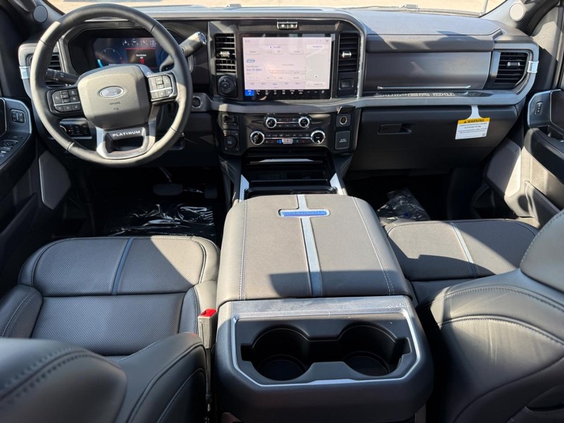 Ford Super Duty F-350 SRW Vehicle Full-screen Gallery Image 8
