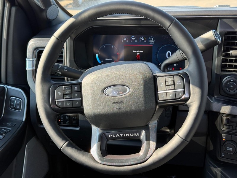 Ford Super Duty F-350 SRW Vehicle Full-screen Gallery Image 9