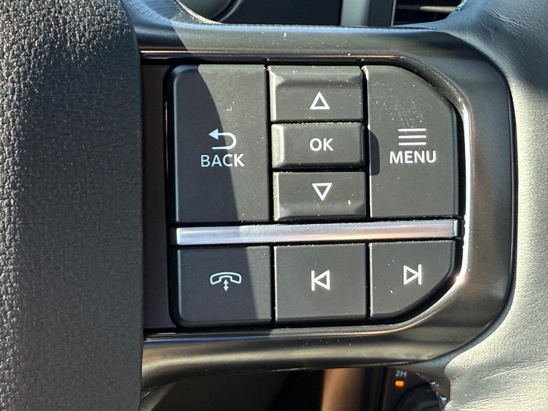 Ford Super Duty F-350 SRW Vehicle Full-screen Gallery Image 11