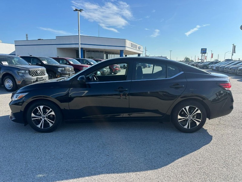 Nissan Sentra Vehicle Full-screen Gallery Image 2