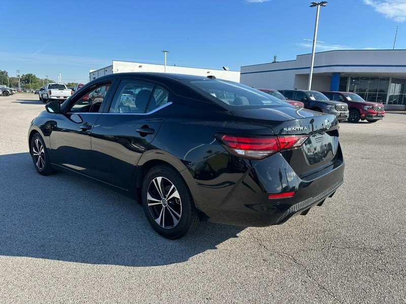 Nissan Sentra Vehicle Full-screen Gallery Image 3