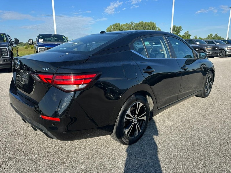 Nissan Sentra Vehicle Full-screen Gallery Image 6