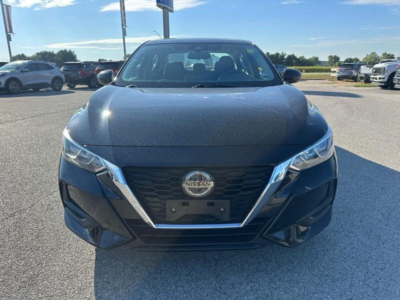 Nissan Sentra Vehicle Full-screen Gallery Image 9