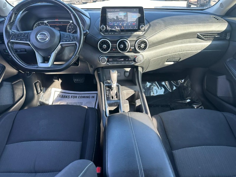 Nissan Sentra Vehicle Full-screen Gallery Image 11