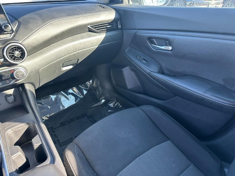 Nissan Sentra Vehicle Full-screen Gallery Image 15