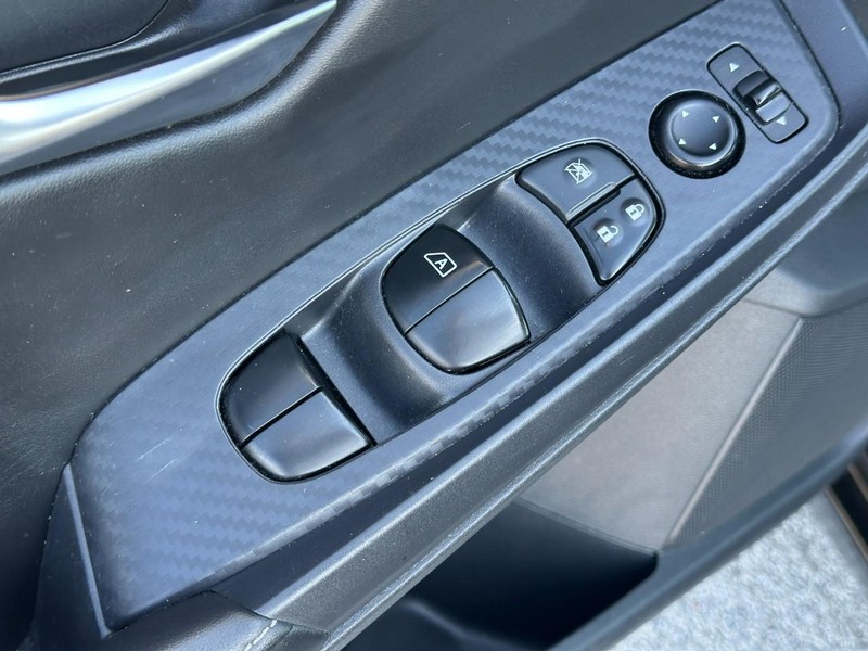 Nissan Sentra Vehicle Full-screen Gallery Image 16