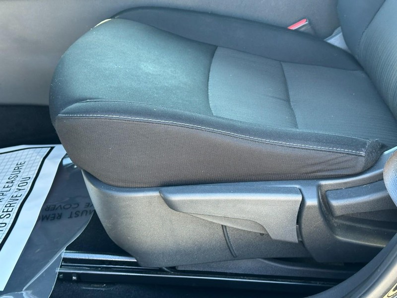 Nissan Sentra Vehicle Full-screen Gallery Image 17