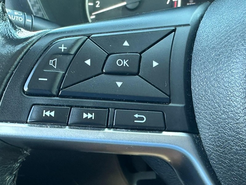 Nissan Sentra Vehicle Full-screen Gallery Image 18