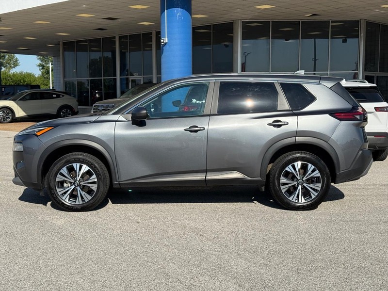 Nissan Rogue Vehicle Full-screen Gallery Image 2