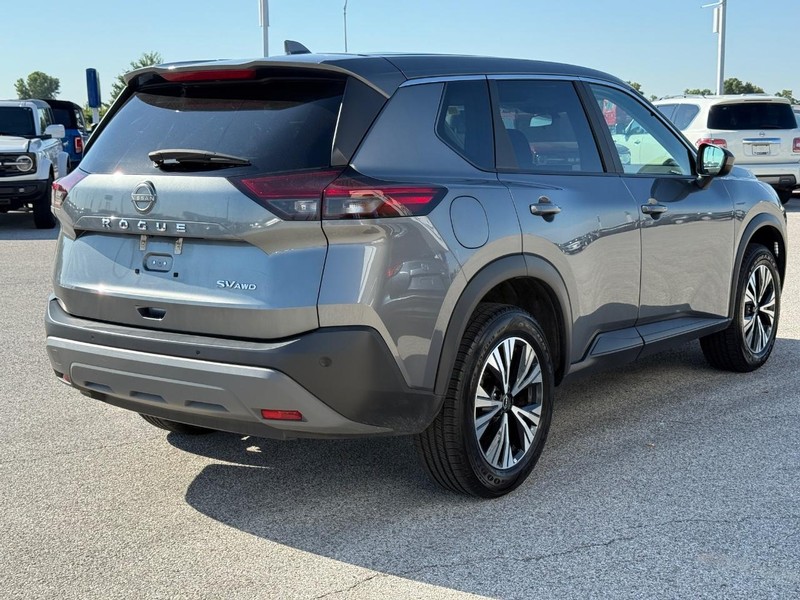 Nissan Rogue Vehicle Full-screen Gallery Image 5