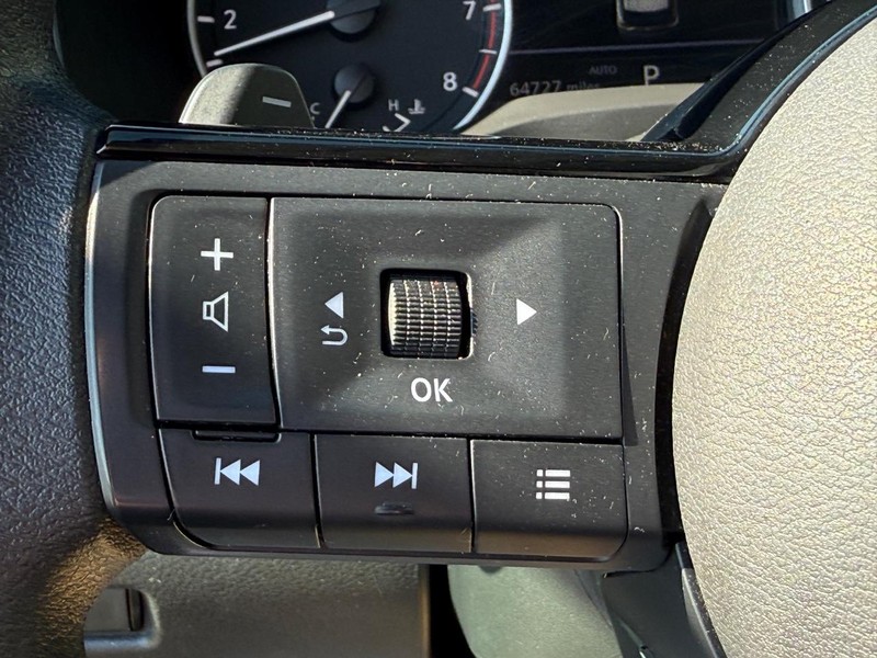 Nissan Rogue Vehicle Full-screen Gallery Image 13