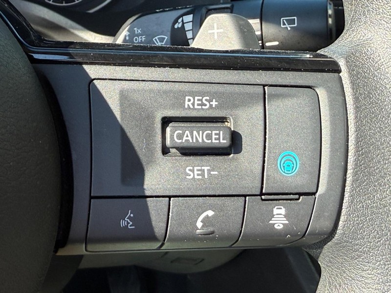 Nissan Rogue Vehicle Full-screen Gallery Image 14