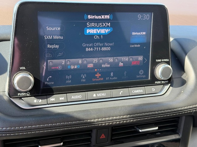 Nissan Rogue Vehicle Full-screen Gallery Image 15