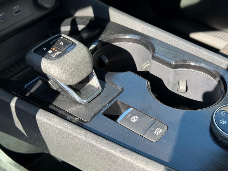 Nissan Rogue Vehicle Full-screen Gallery Image 18