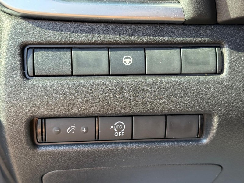 Nissan Rogue Vehicle Full-screen Gallery Image 22