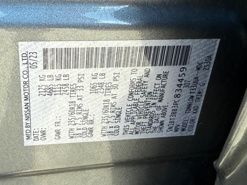 Nissan Rogue Vehicle Full-screen Gallery Image 25