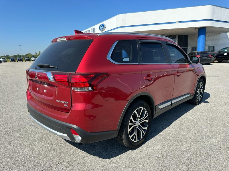 Mitsubishi Outlander Vehicle Full-screen Gallery Image 7