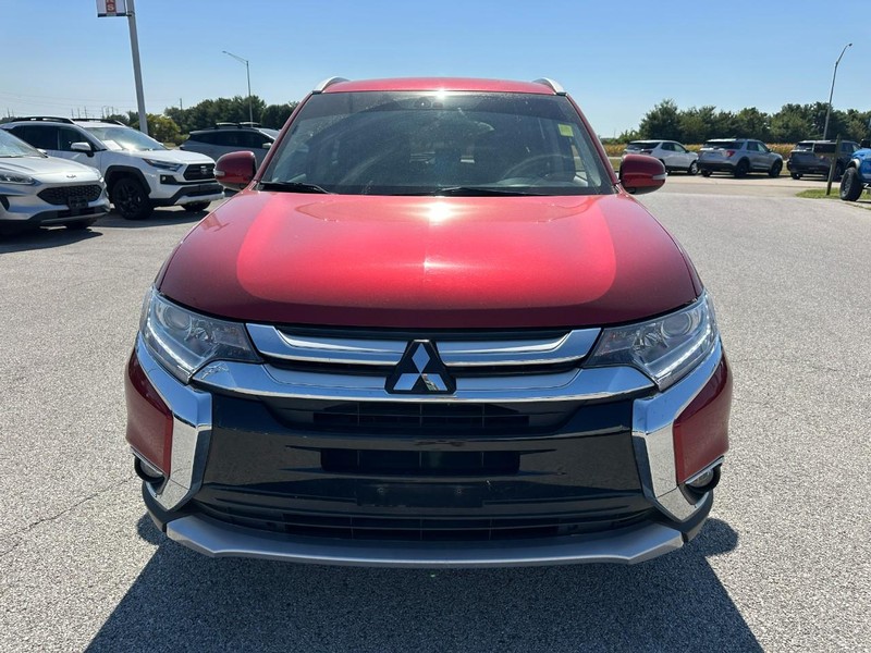 Mitsubishi Outlander Vehicle Full-screen Gallery Image 9