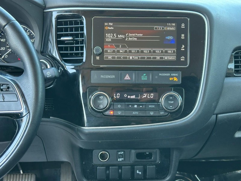 Mitsubishi Outlander Vehicle Full-screen Gallery Image 13